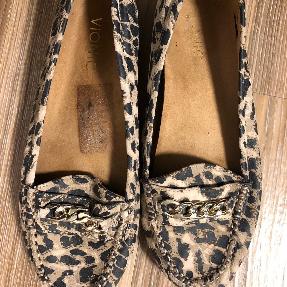 VIONIC cheetah print loafers